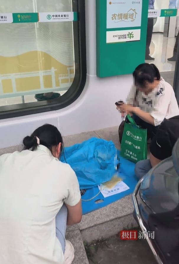 皇冠信用网登2代理_家属称重病妇女被要求“本人到银行”才能取款皇冠信用网登2代理，办理业务过程中人突然去世，株洲多方回应