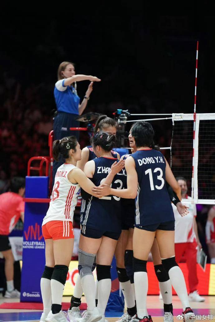 皇冠代理占成比例_四战全胜皇冠代理占成比例！中国女排逆转战胜美国女排 阿灵顿站完美收官