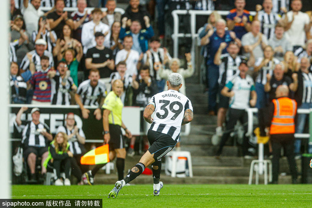 葡萄牙超级联赛_英超-埃基蒂克破门16岁新星第100分钟绝杀 利物浦3-2十人纽卡