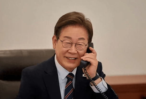 埃及超级联赛_要么出手对付中国埃及超级联赛，要么放弃领土，李在明登机返回韩国，临走前送中方15个字！