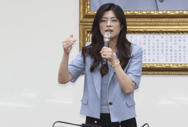 皇冠2登录welcome_雁默：郑丽文胜出皇冠2登录welcome，赵少康大败，国民党扶得上墙了吗？