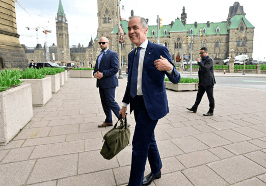 皇冠信用网出租
_特朗普深夜发文皇冠信用网出租
,宣布终止谈判!中国已接到通知,美亲密盟友倒戈?卡尼对华抛出橄榄枝