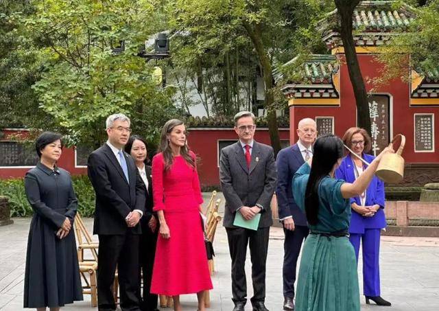 如何申请皇冠信用網
_时隔18年来华如何申请皇冠信用網
，第一站没去北京！中方高规格接待，狂签10项协议