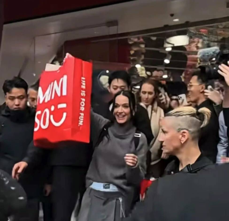 皇冠信用網怎么开通
_知名女歌手在上海迪士尼被偶遇皇冠信用網怎么开通
，见证求婚！“一时不知道谁更幸福”