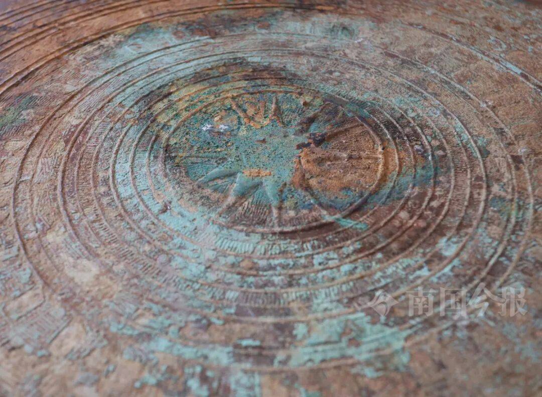 皇冠信用登2代理
_柳州钓鱼阿叔竹林挖蚯蚓皇冠信用登2代理
，竟挖出千年前的“大宝贝”！