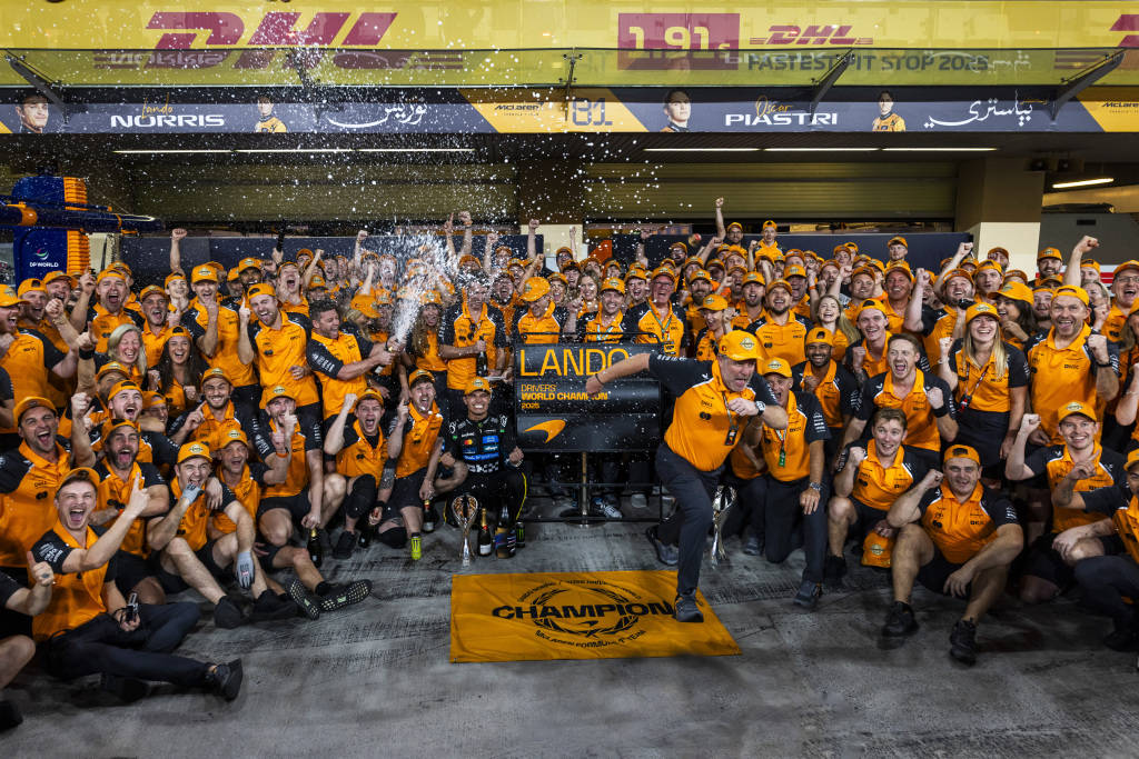 乌兹别克斯坦足球_诺里斯首夺F1车手总冠军乌兹别克斯坦足球，维斯塔潘虽败犹荣