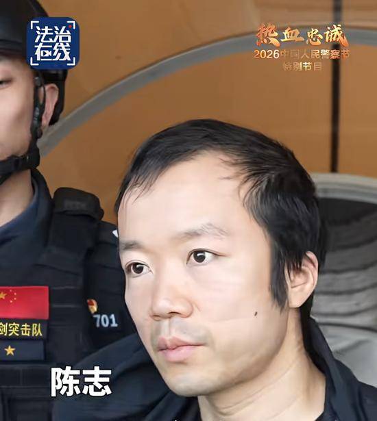 皇冠官方
_四大电诈头目被押解回国皇冠官方
,舱内特写画面首次曝光