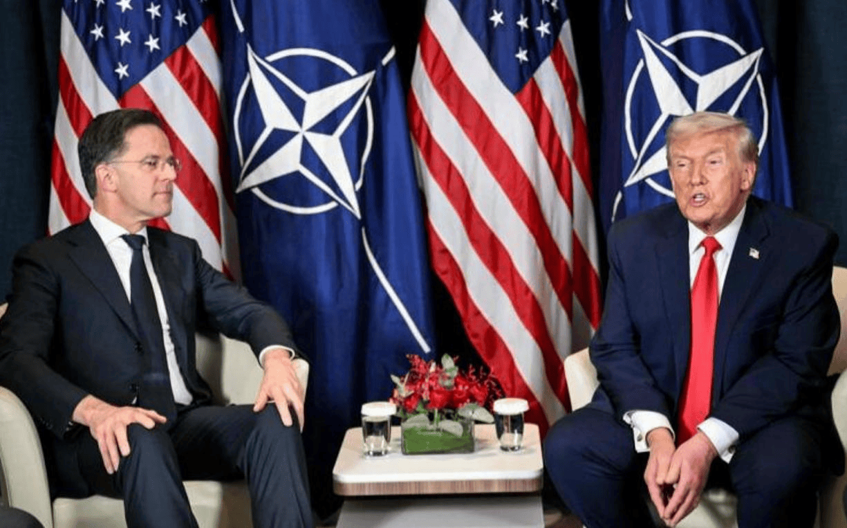 介绍个信用盘网址_特朗普走下专机就懵了介绍个信用盘网址，现场竟无一人迎接，独自走完空荡荡红毯