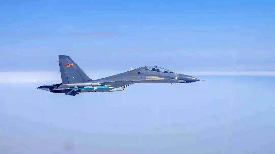 皇冠信用网申请_F35被苏30锁定获官方证实皇冠信用网申请，中国空军压倒性优势，F35暴露致命弱点