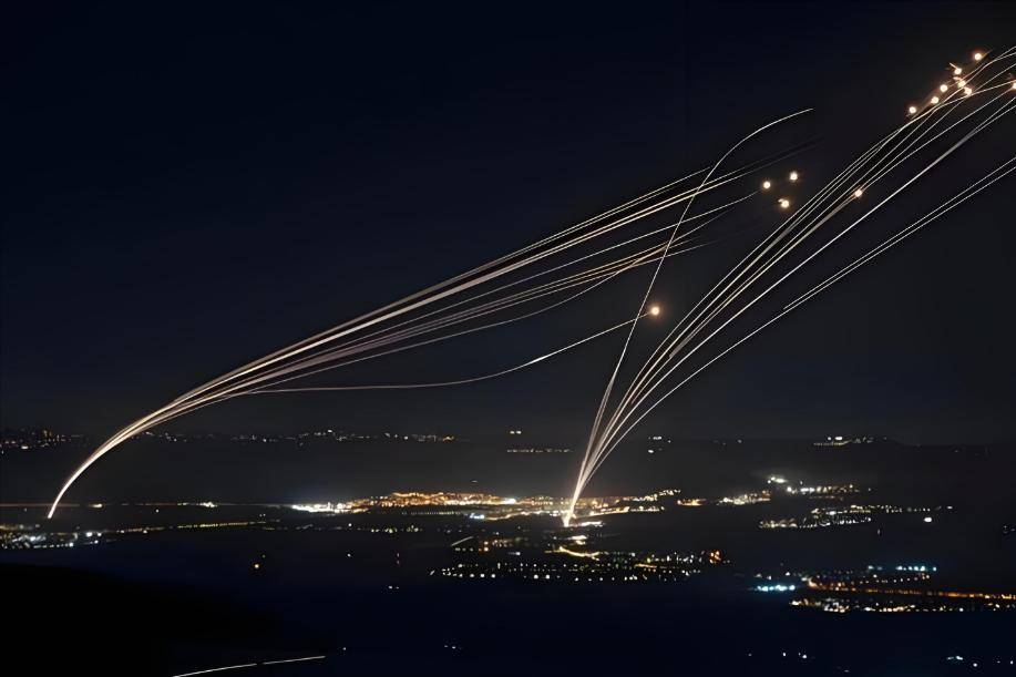 皇冠信用在线注册_美军一架F18大黄蜂战机皇冠信用在线注册,刚飞临伊朗东南沿海就被击中,白宫意识到大国出手了!