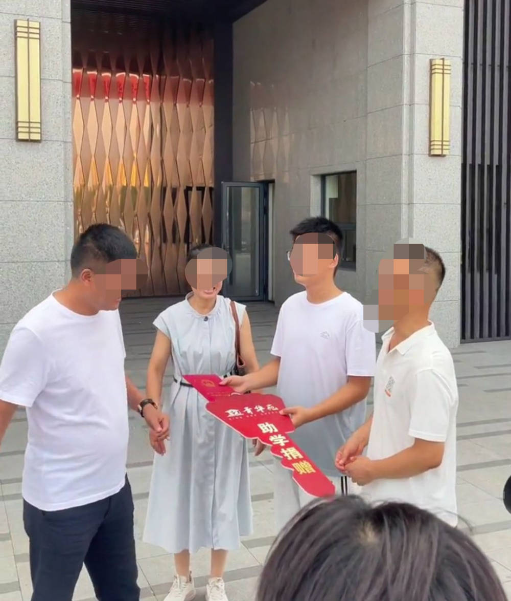 皇冠信用网正网_山西介休一学霸697分考入清华皇冠信用网正网，当地开发商奖励青华苑小区两居室一套