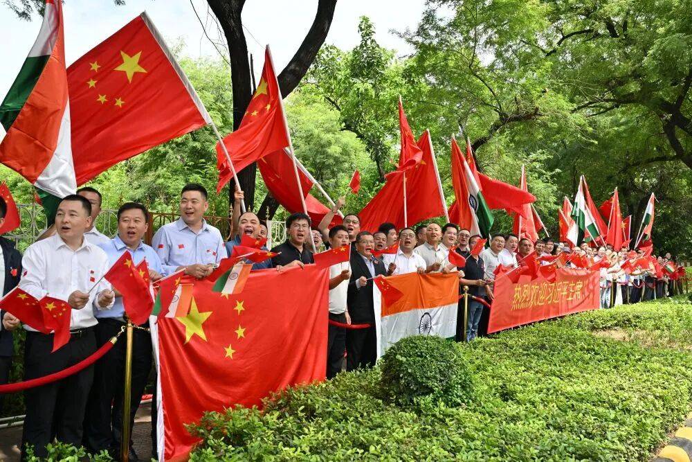 皇冠信用网结算日_习近平抵达新德里皇冠信用网结算日,高清大图来了!