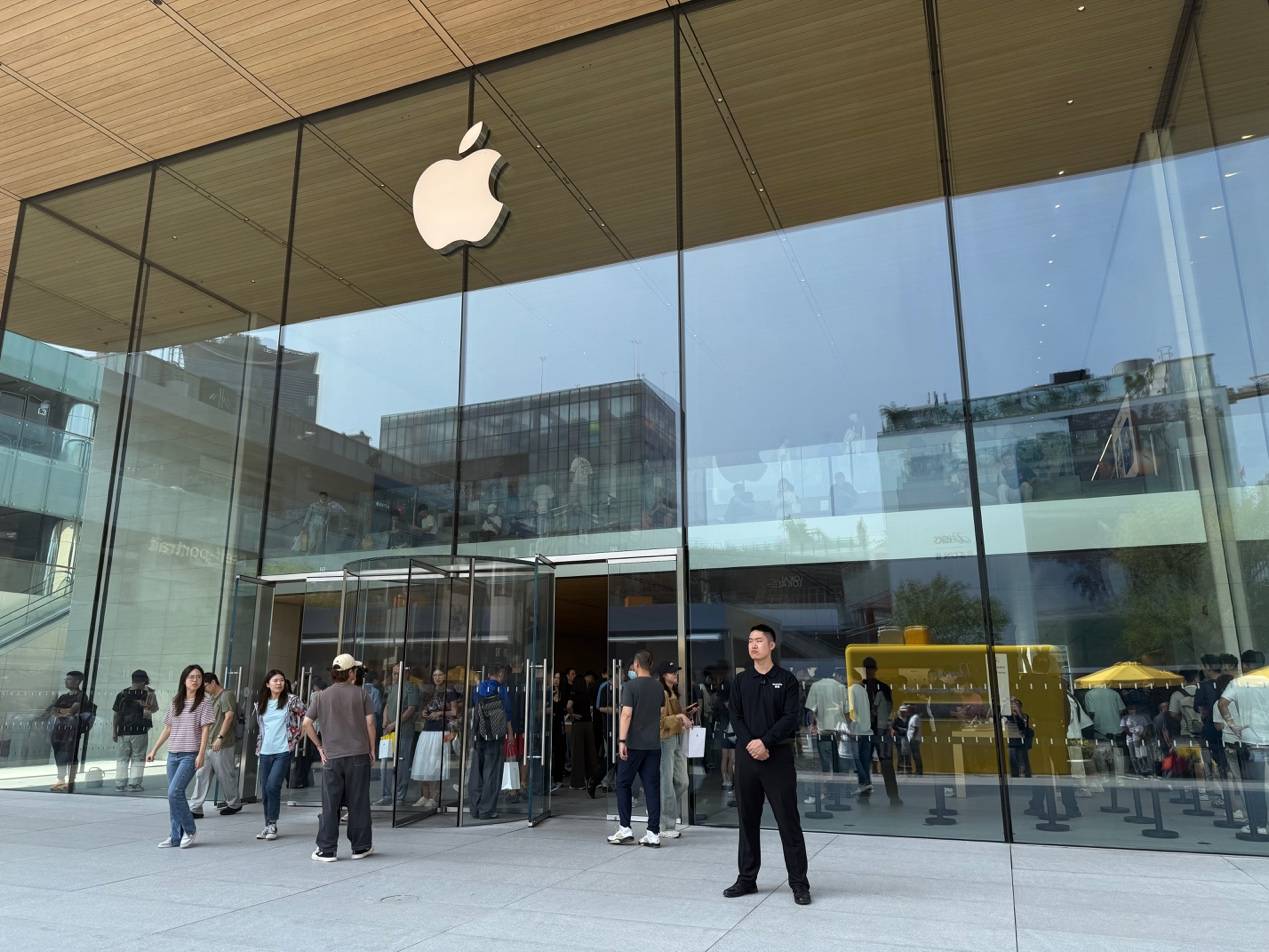 皇冠在线注册_iPhone 18开售首日实探:标准版Pro没人要皇冠在线注册,Pro Max回收加价400元,黄牛称“到晚上手上囤货兴许得赔”