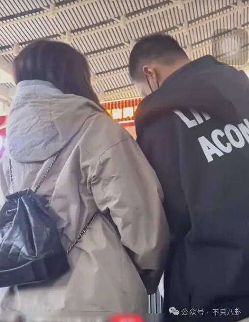 皇冠登3管理出租_她好像真的未婚先孕了皇冠登3管理出租？全网都在猜孩子生父是谁