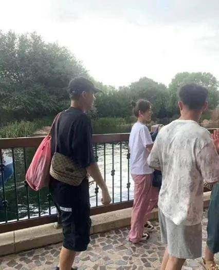 皇冠登3管理出租_她好像真的未婚先孕了皇冠登3管理出租？全网都在猜孩子生父是谁