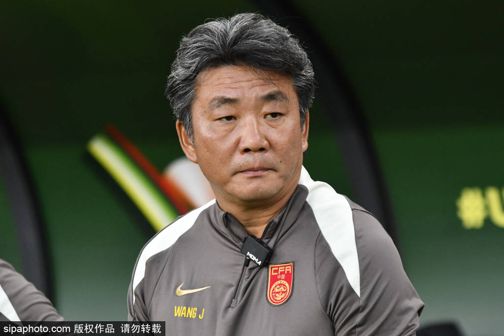 皇冠信用网出租代理_最多换11人！国足连换8人皇冠信用网出租代理，王庚睿、杨铭锐、赵松源、戴伟浚登场