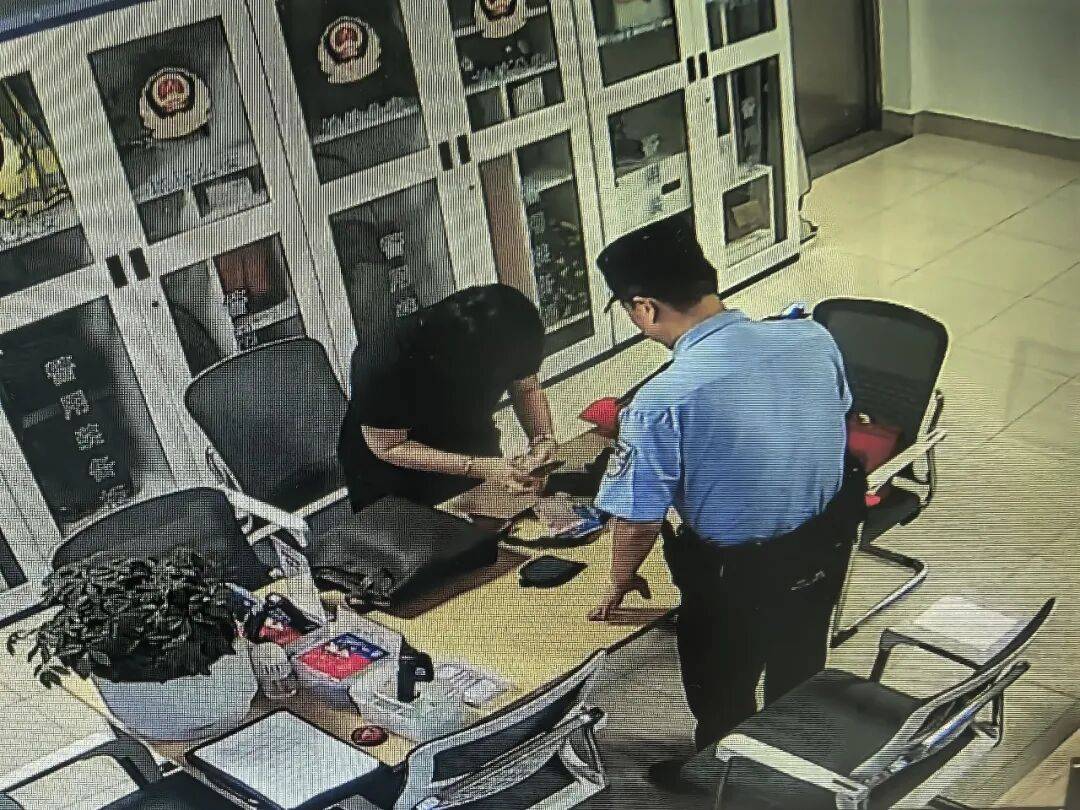 皇冠信用网代理流程_落地杭州机场后皇冠信用网代理流程，女子哭着打电话给丈夫：包不见了，恐怕要损失几十万元生意！濒临崩溃时，一通电话打了过来