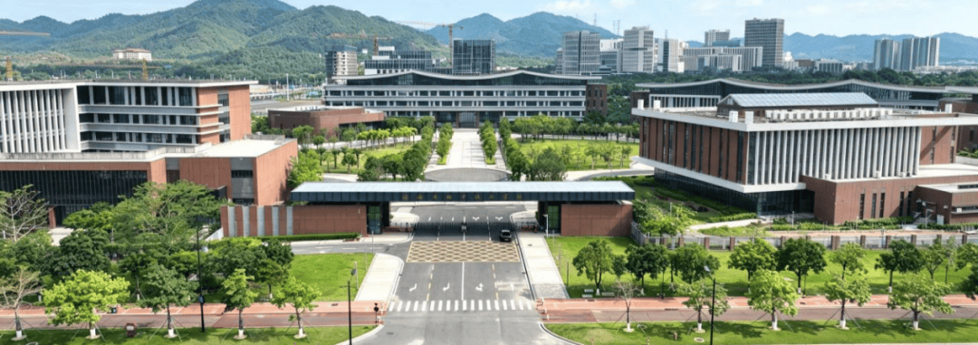 皇冠信用网代理登3_8000人报名皇冠信用网代理登3，格力技工学校首届新生开学，72岁董明珠任校长