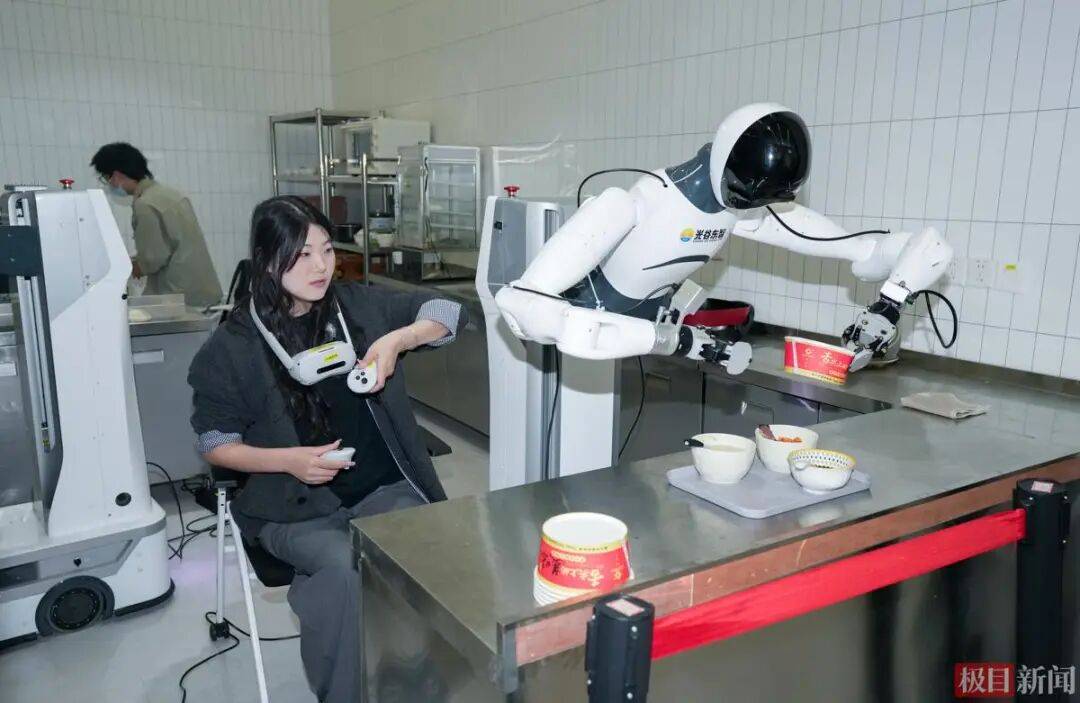 世界杯总决赛盘口 _00后女生在武汉一口气租30套房世界杯总决赛盘口 ，每套只住一周，中介怀疑她是骗子，真相让人意外：带50多人教机器人做家务、练技能，租房给机器人“练手”