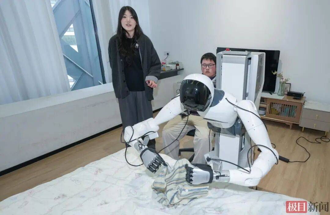 世界杯总决赛盘口 _00后女生在武汉一口气租30套房世界杯总决赛盘口 ，每套只住一周，中介怀疑她是骗子，真相让人意外：带50多人教机器人做家务、练技能，租房给机器人“练手”